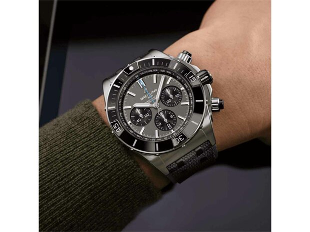 Breitling | Super Chronomat B01 44 Titanium