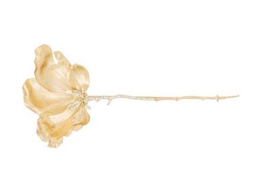 Ole Lynggaard | Wild Rose brooch with diamonds